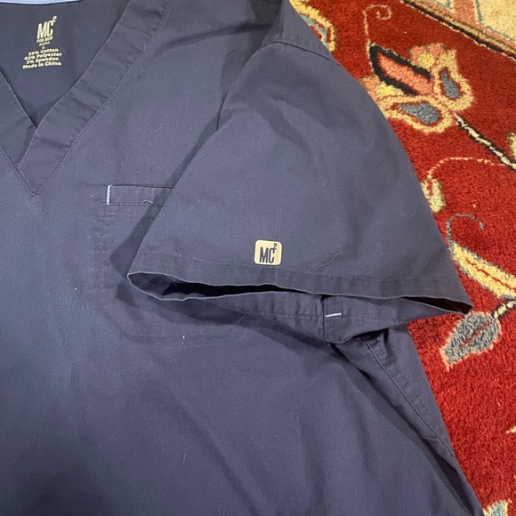 🚫SOLD🚫Med Couture Men’s Scrub Top Bundle - Picture 6 of 6